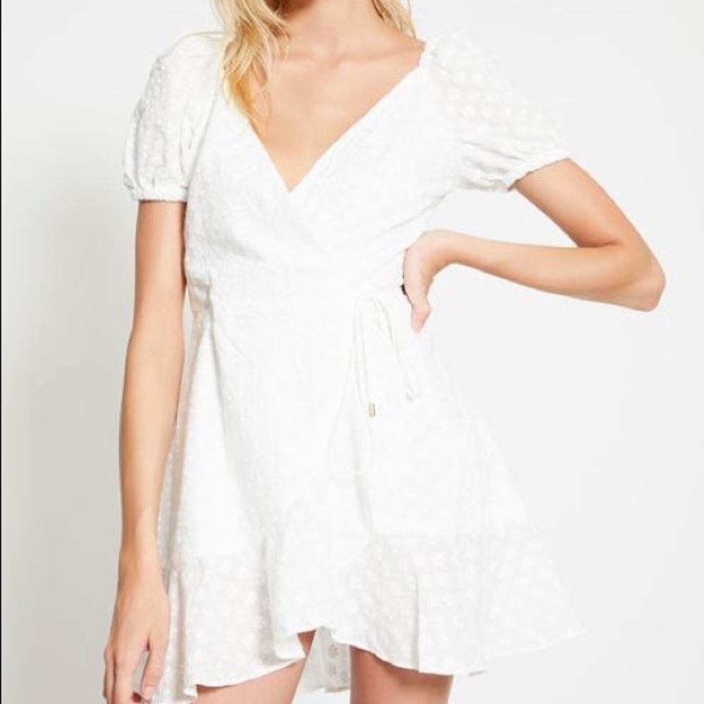 Significant Other Symphony Wrap Dress in White Size 2